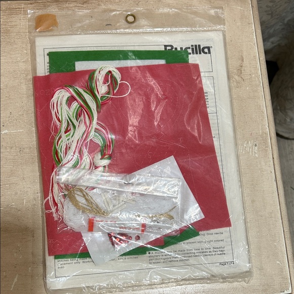 Bucilla Holiday Treasures Felt Ornaments - Red, Green, White-i’m - Picture 10 of 11